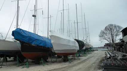 Safe Harbor Cowesett | Apponaug Yard
