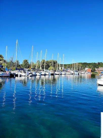 Suttons Bay Marina